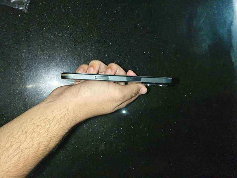 Apple iPhone 16 4