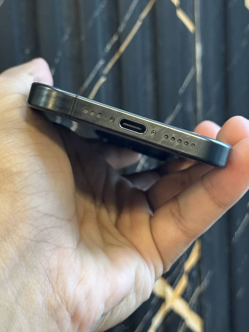 Apple iPhone 15 Pro 4