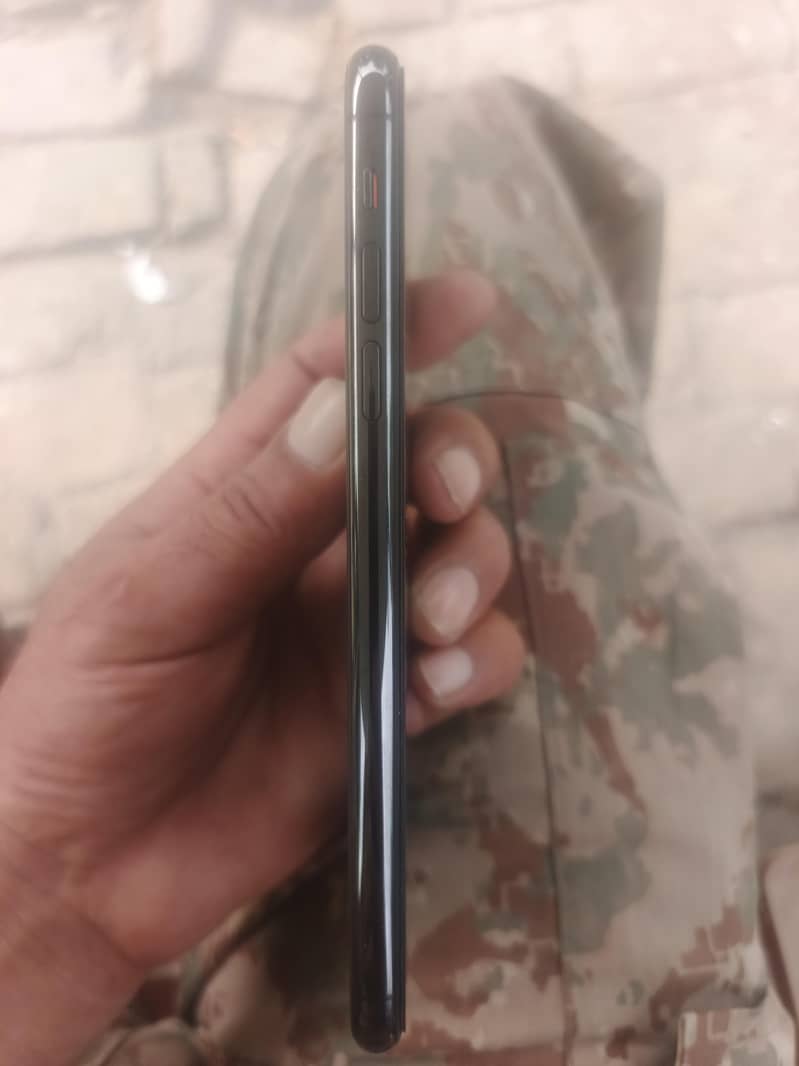 Apple iPhone 11 Pro Max 1