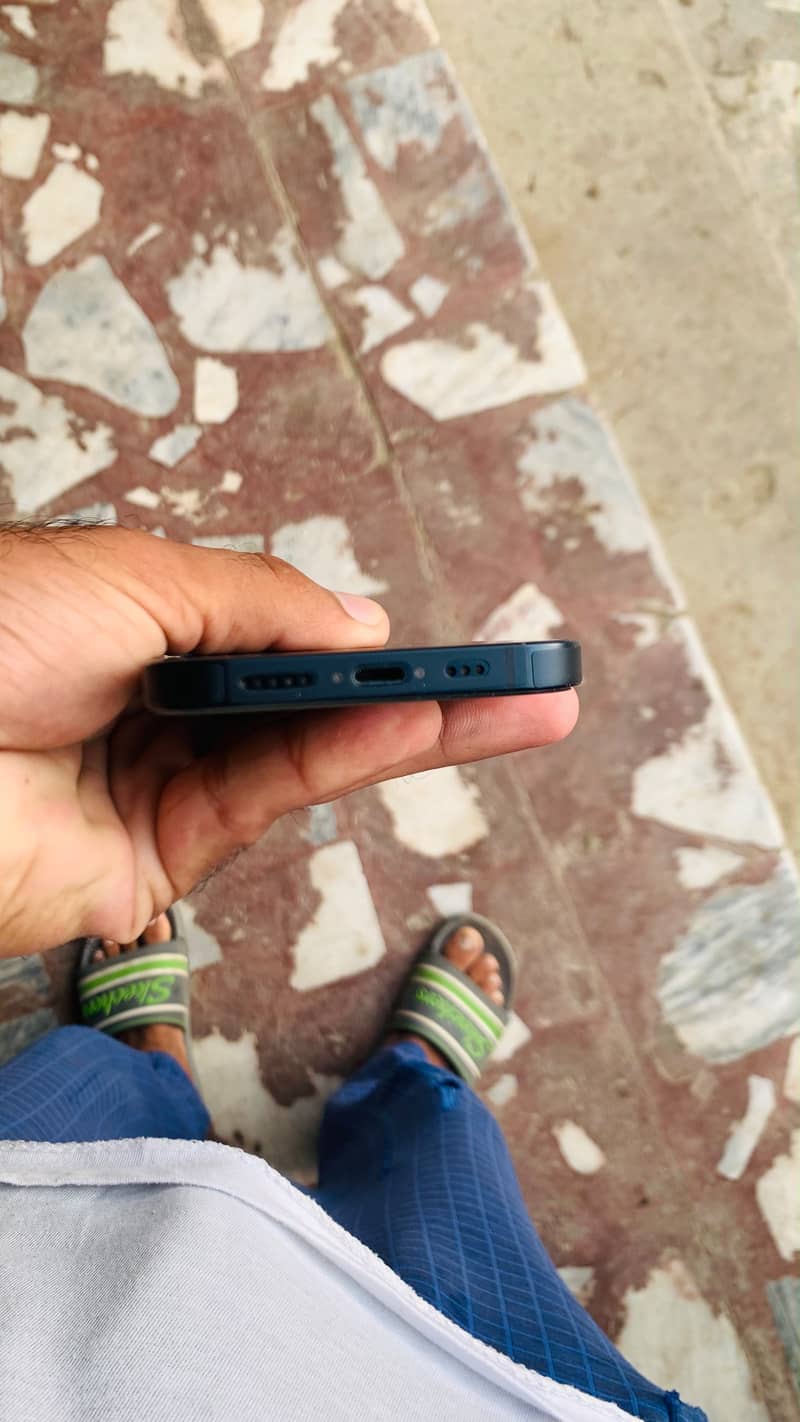 Apple iPhone 13 5