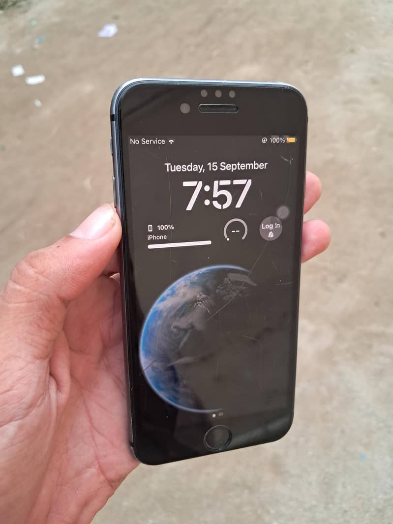 Apple iPhone 8 1