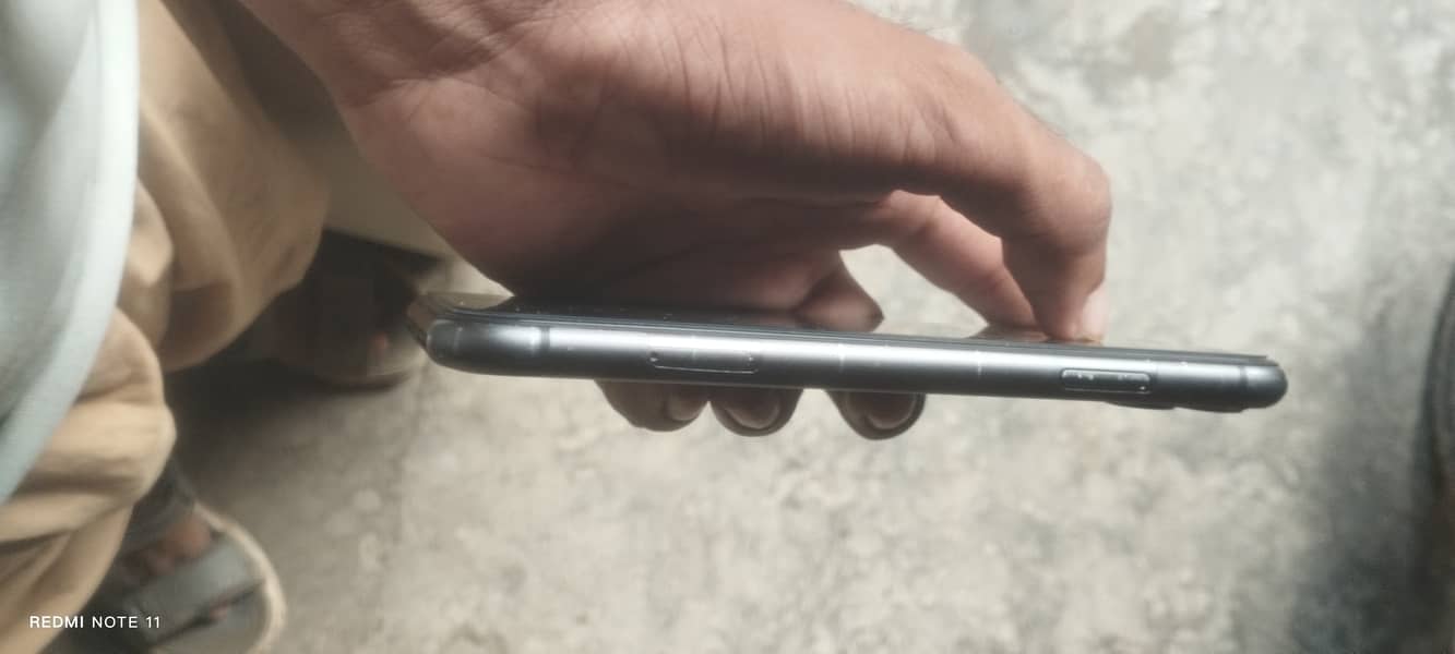 Apple iPhone 11 4