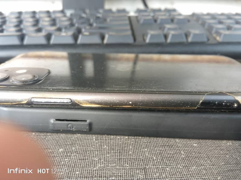 Apple iPhone 11 3