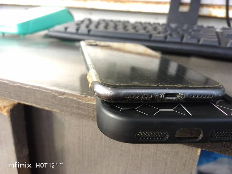 Apple iPhone 11 4