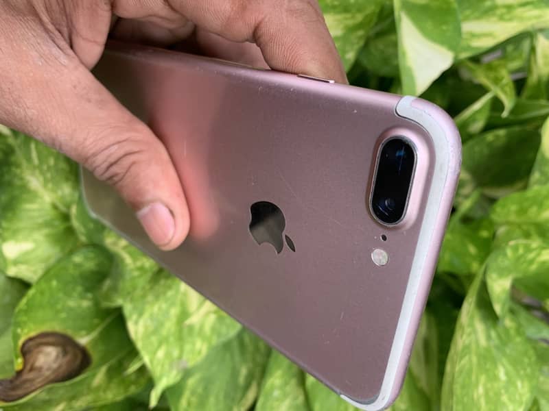 Apple iPhone 7 Plus 0