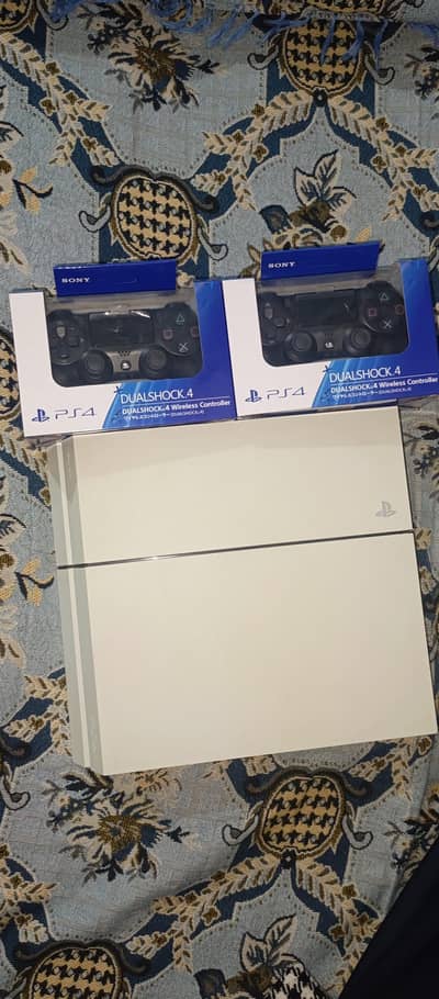 PS4 Fat Non jailbreak sealed 2 controllers + 1 Dvd Game