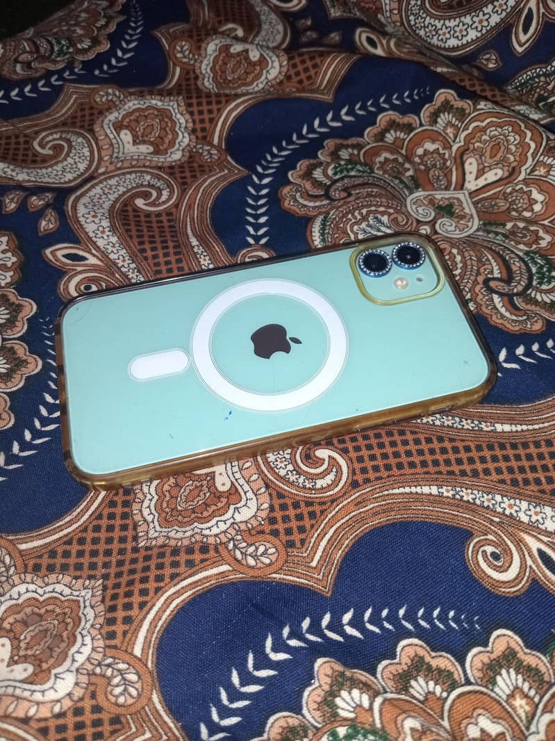 Apple iPhone 11 0