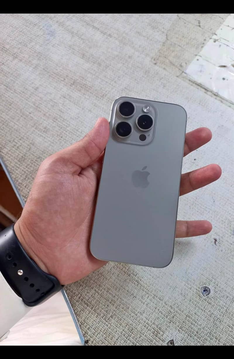 Apple iPhone 15 Pro 0