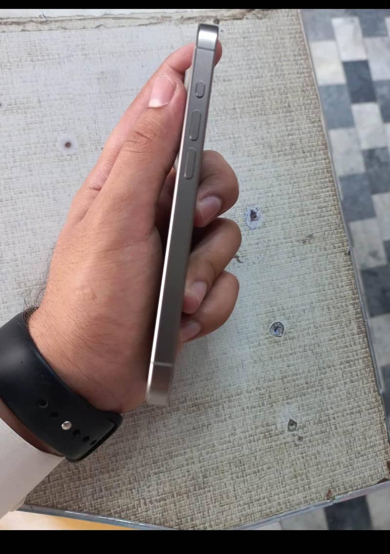 Apple iPhone 15 Pro 1