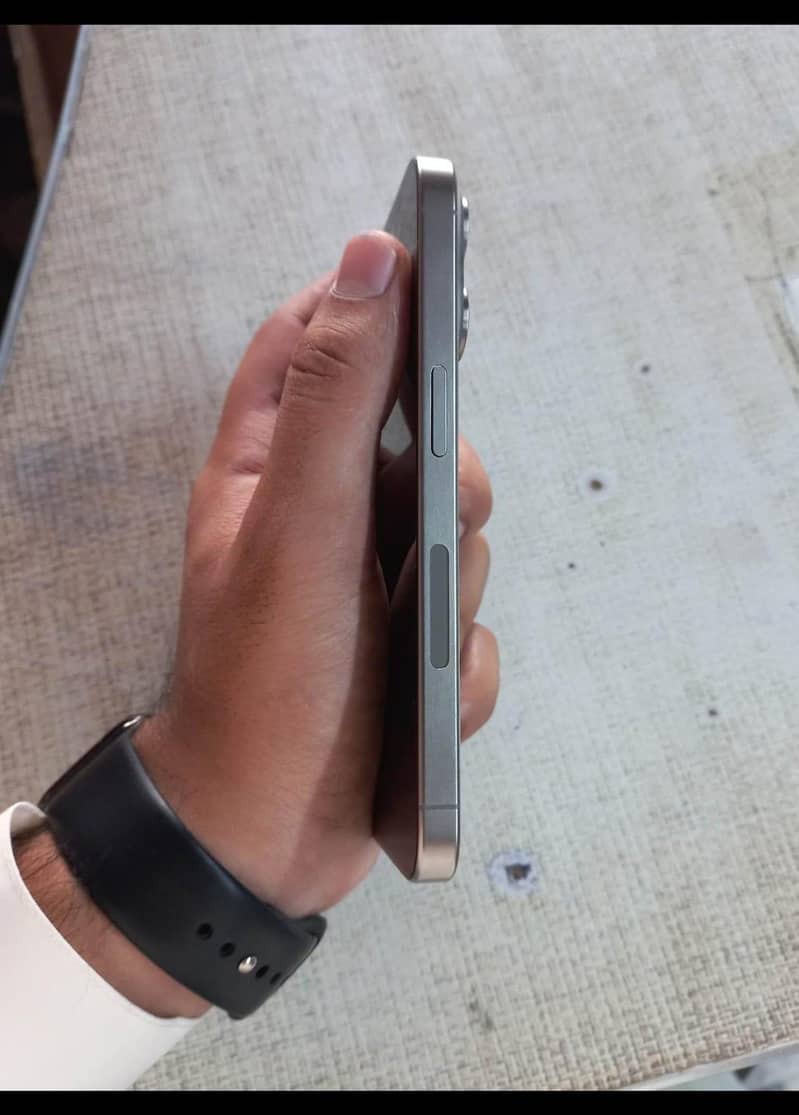 Apple iPhone 15 Pro 2