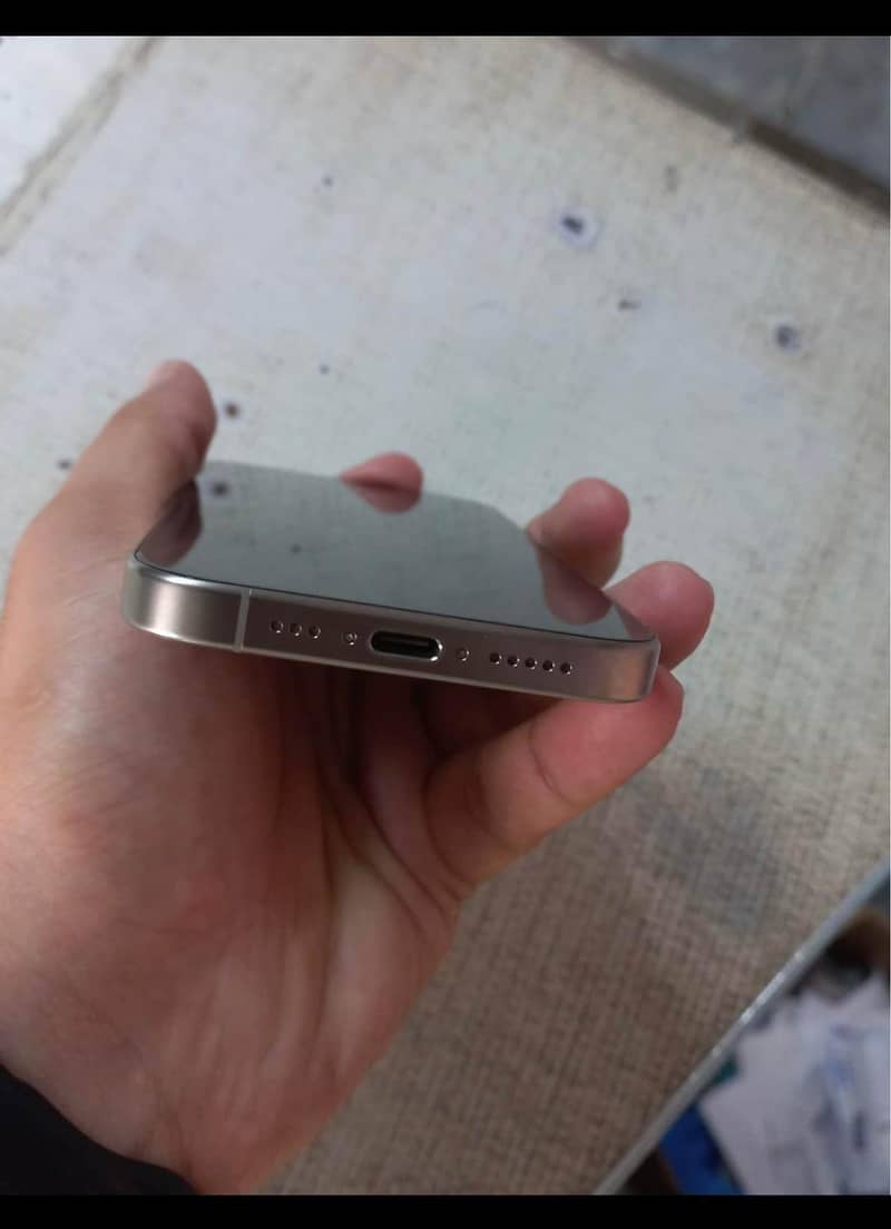 Apple iPhone 15 Pro 4