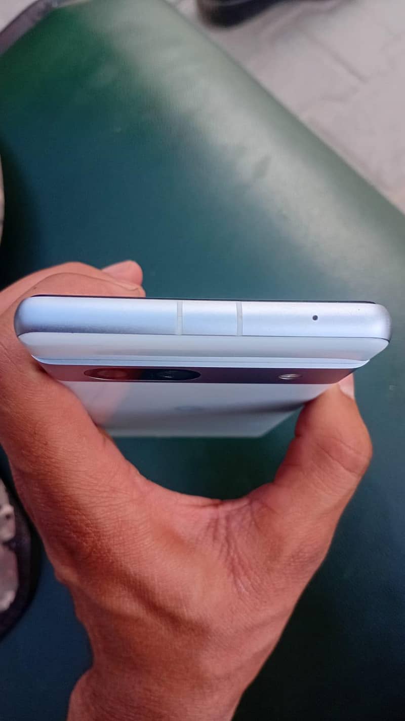 Google Pixel 7a 2