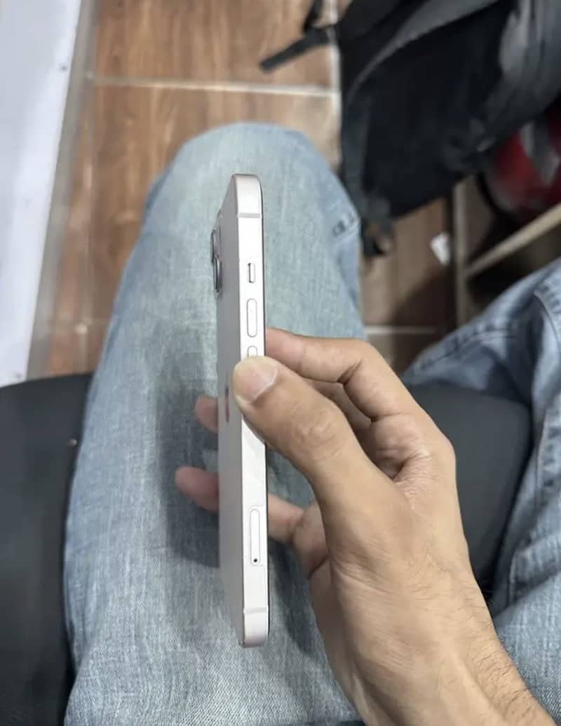 Apple iPhone 13 1