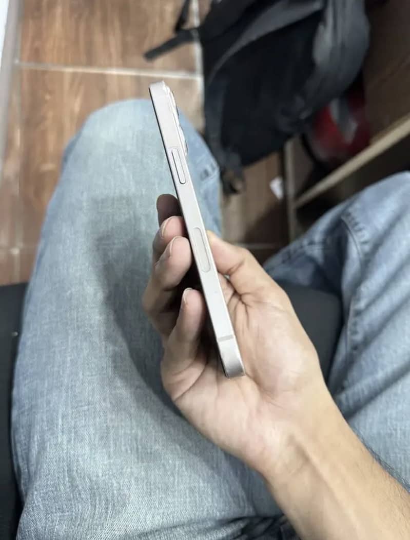Apple iPhone 13 2