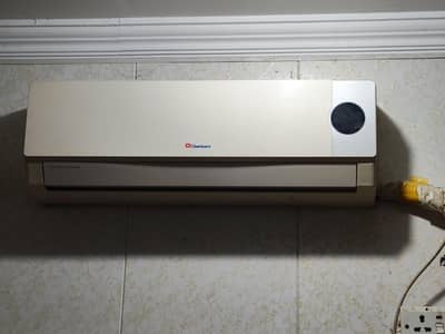 Dawlance 1 Ton AC 100 percent working just Gas need to refill