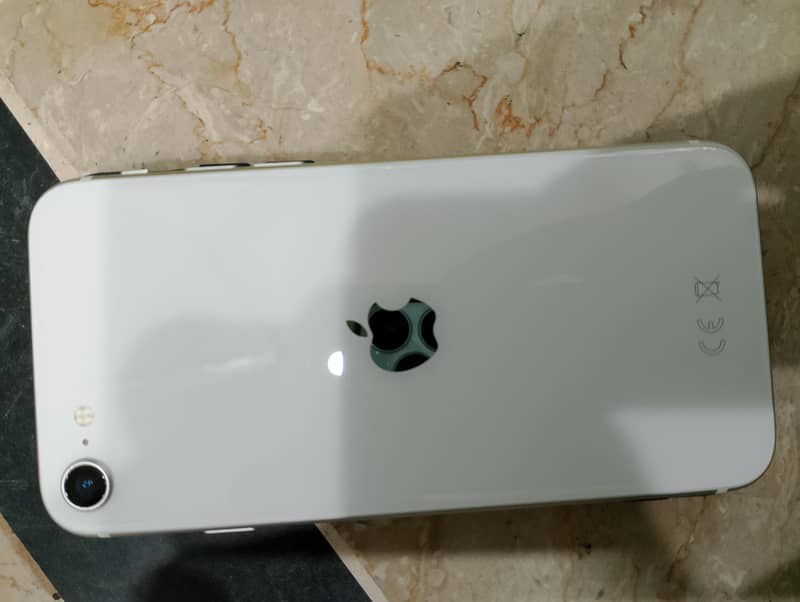 Apple iPhone SE 10
