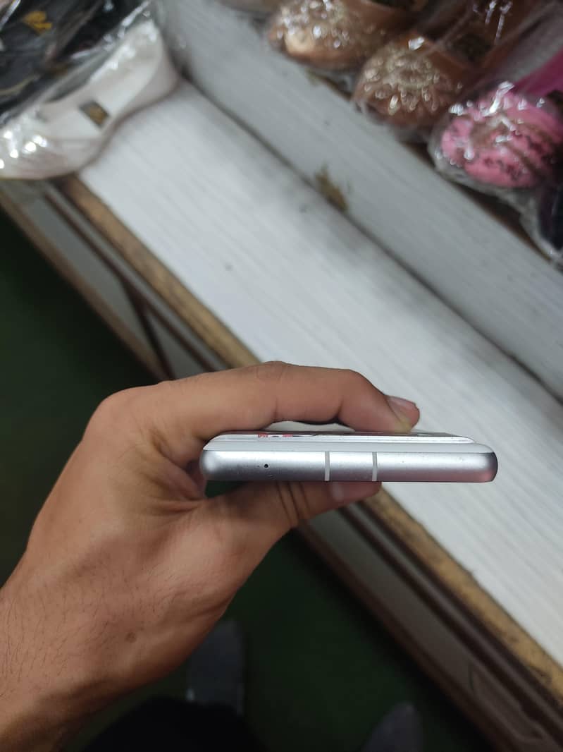 Google Pixel 7a 4