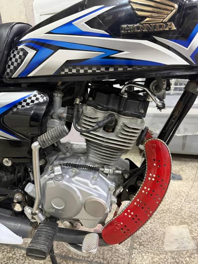 neat and clean bike honda125 black color only 18k drive