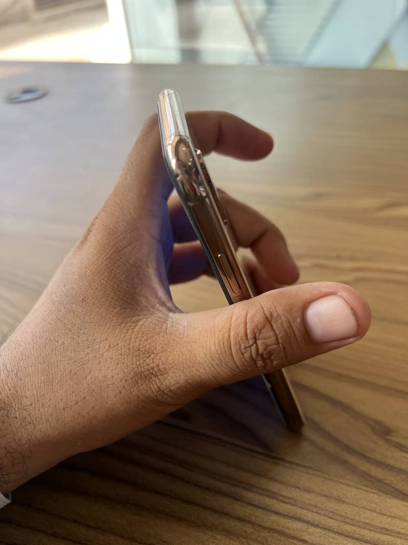 Apple iPhone Xs 1