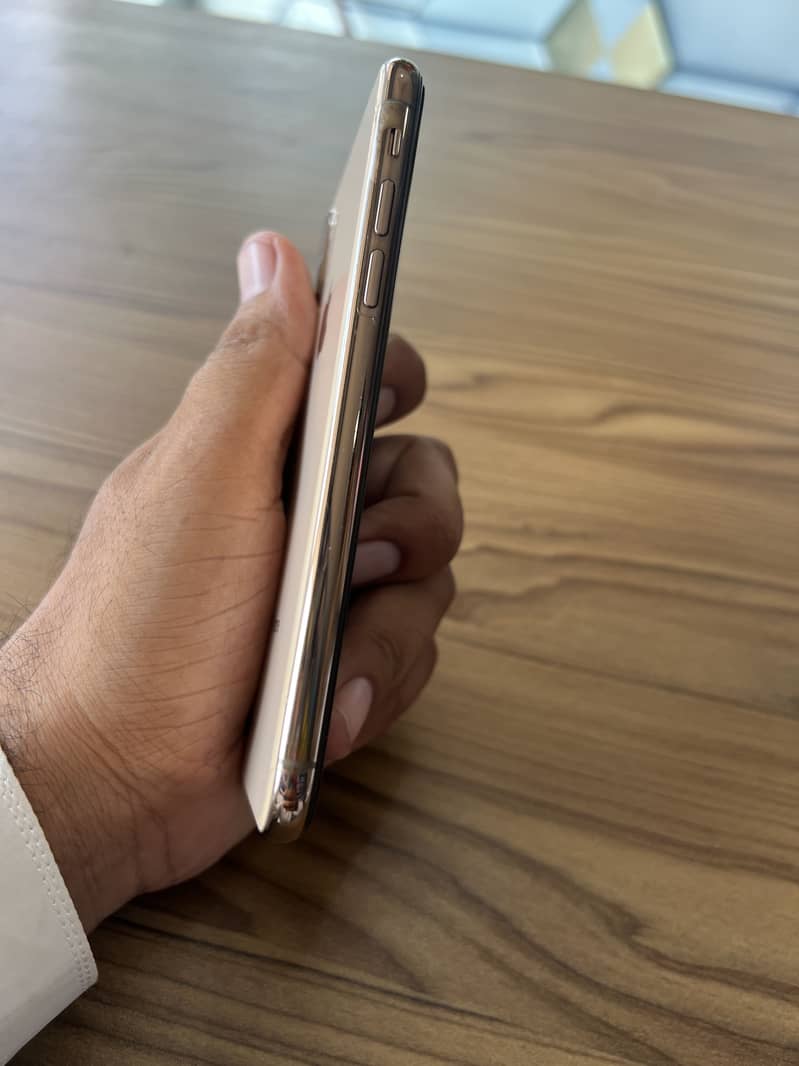Apple iPhone Xs 3