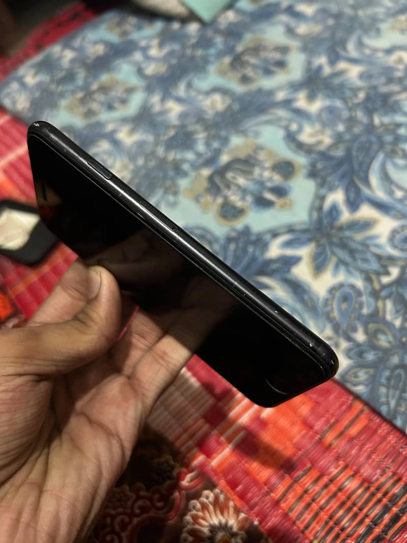 Apple iPhone SE 6
