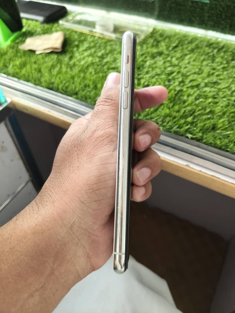 Apple iPhone 11 Pro Max 3