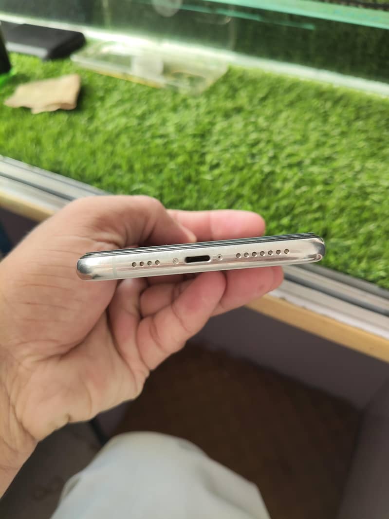 Apple iPhone 11 Pro Max 4