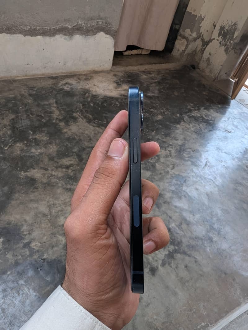 Apple iPhone 13 1