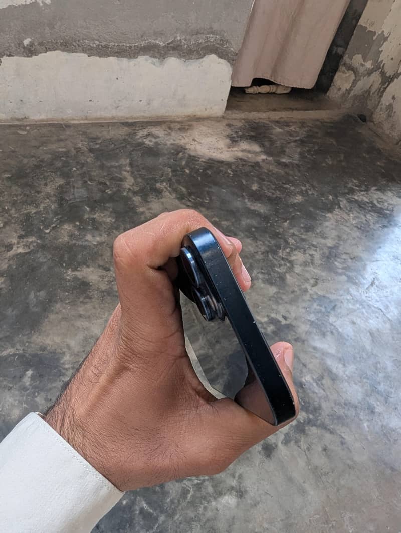 Apple iPhone 13 2