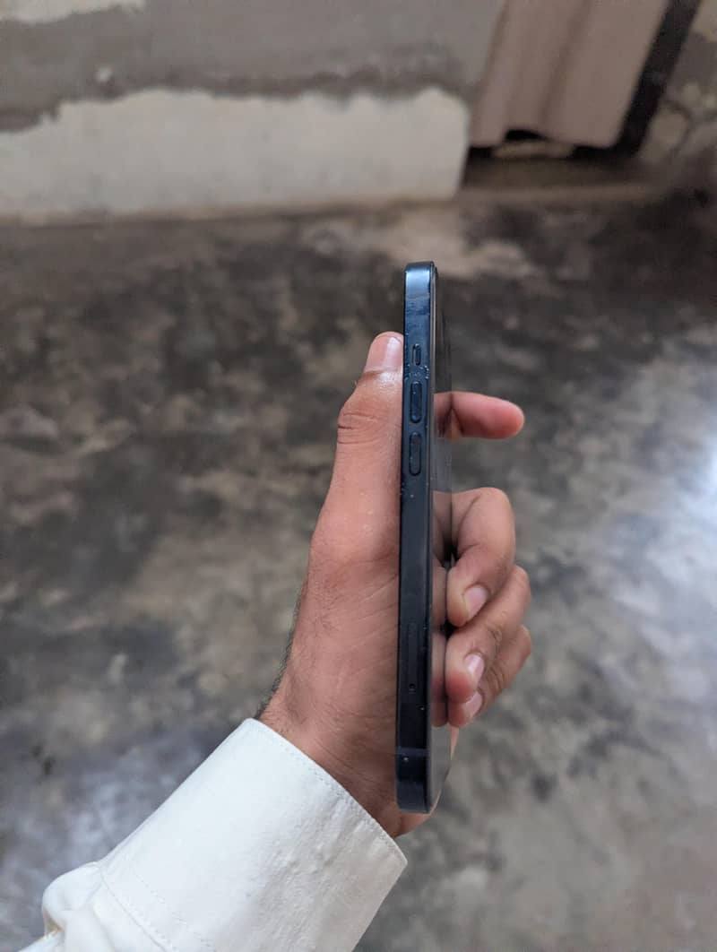 Apple iPhone 13 4