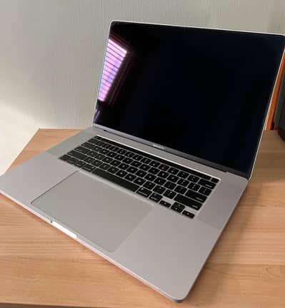 MacBook Pro 2019 16 inch, 512GB - Panel Damage