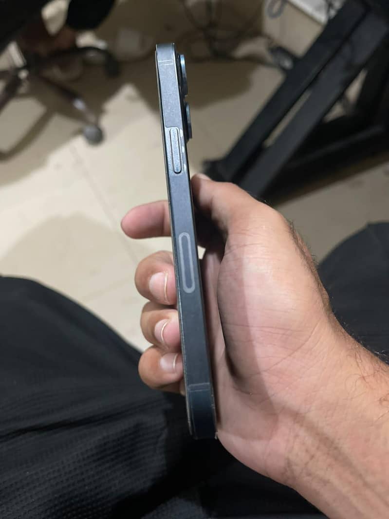 Apple iPhone 13 2