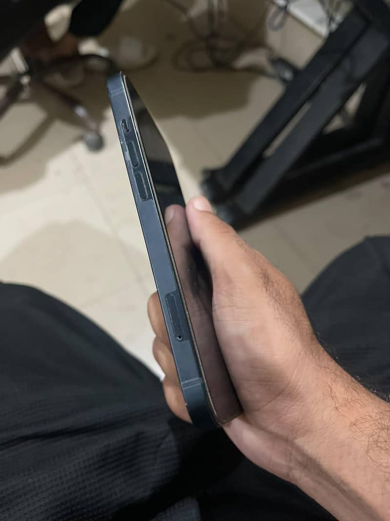 Apple iPhone 13 4