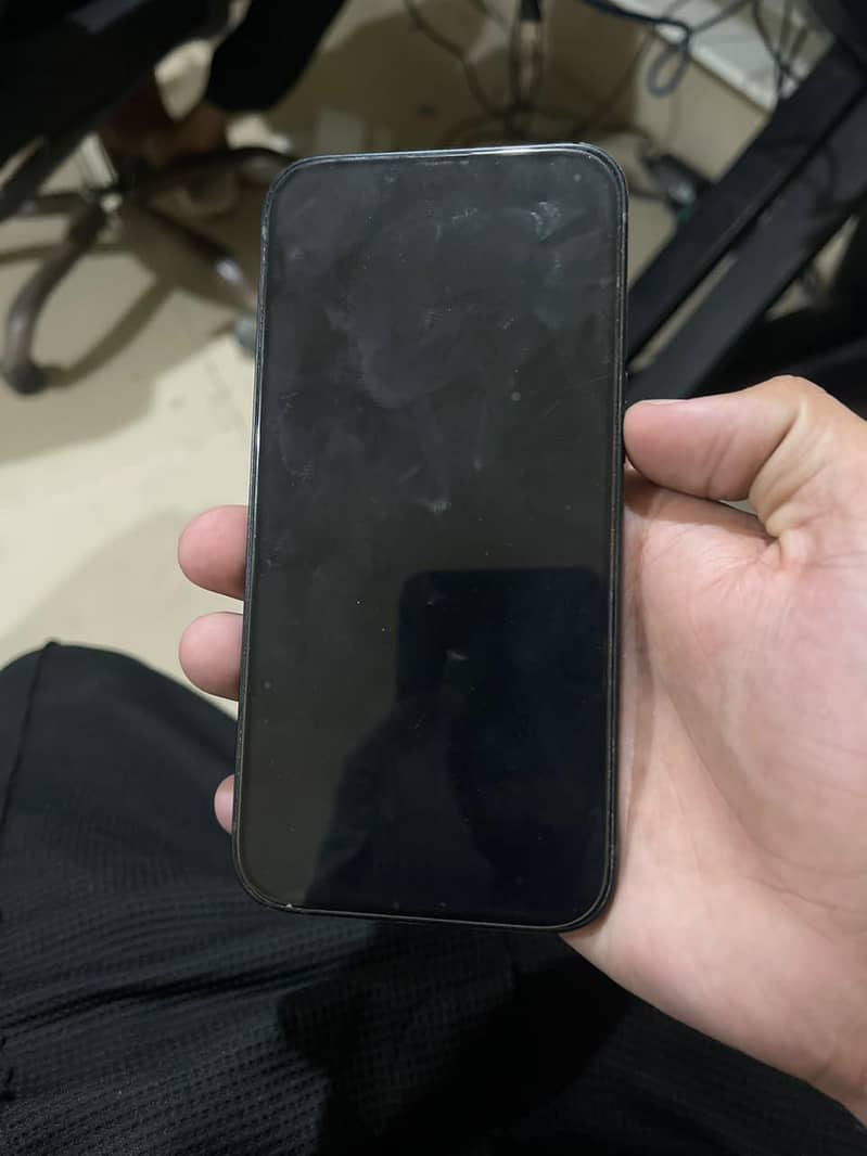 Apple iPhone 13 5