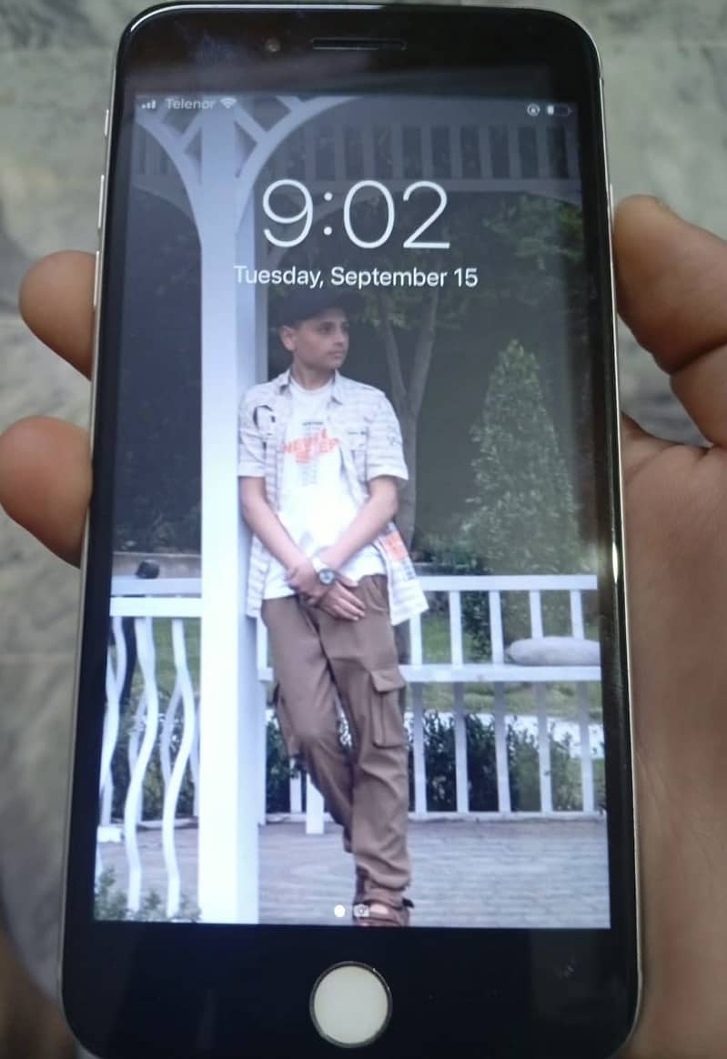 Apple iPhone 7 Plus 1