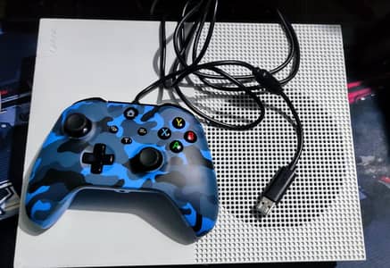 Xbox One S Disc + Digital 512GB - 1 New Wired Controller
