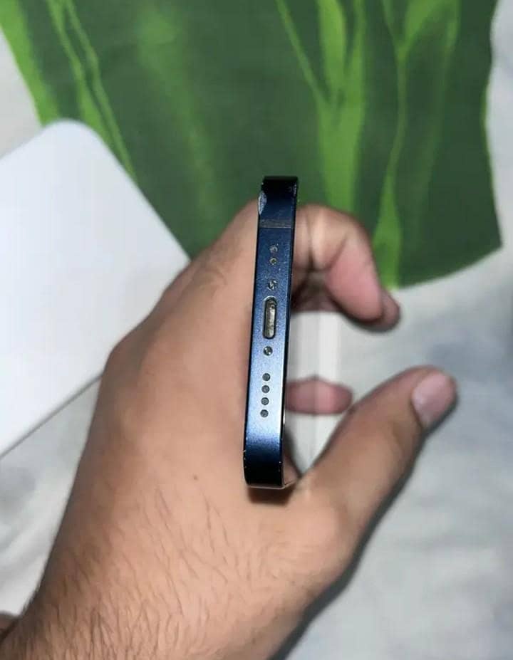 Apple iPhone 12 mini 4