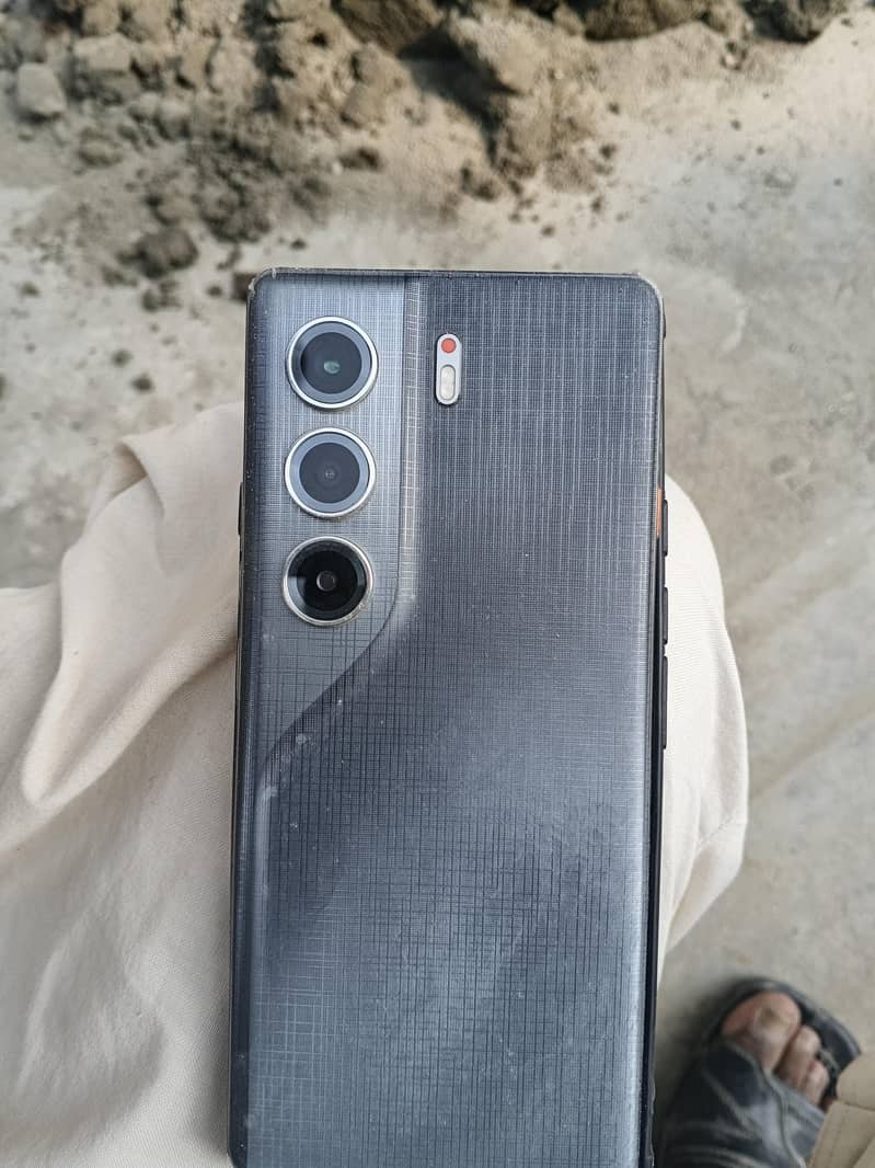 Tecno CAMON 40 Pro 1