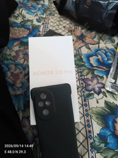 Honor 200 pro 12 gb 512 gb like new  with box and extra covers
