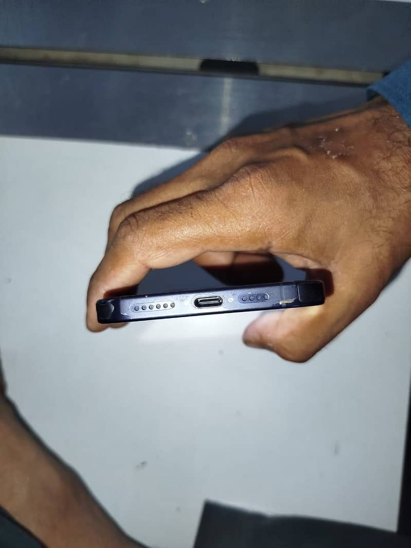 Apple iPhone 15 Pro Max 4