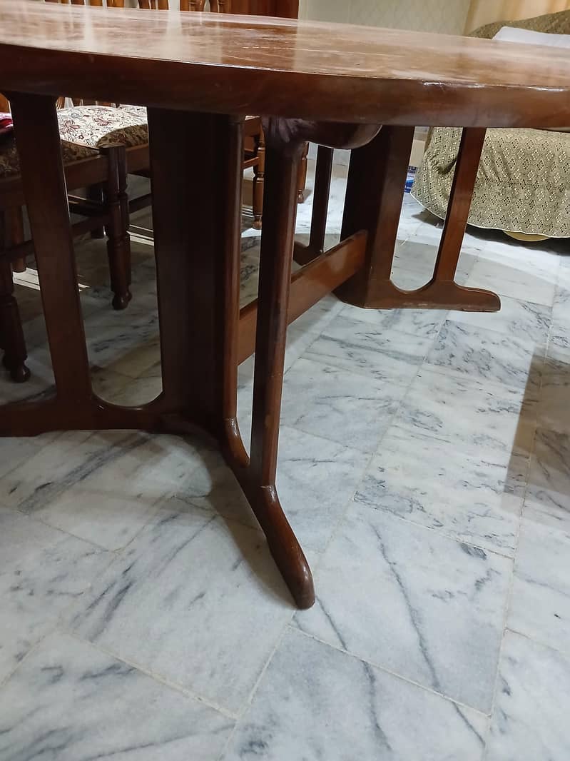 Dining table without chairs 0