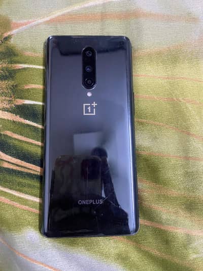 One plus 8 pta hai all okay bas panel mai side Thora SA crak hai