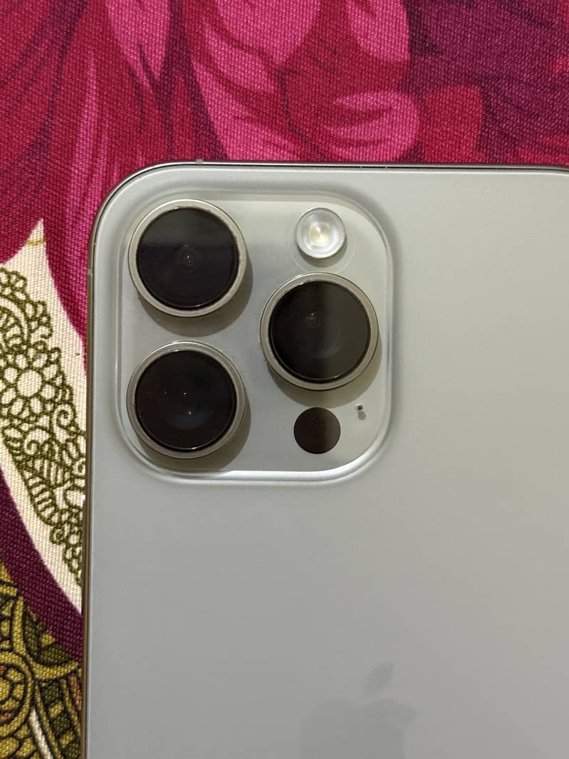 Apple iPhone 16 Pro Max 0