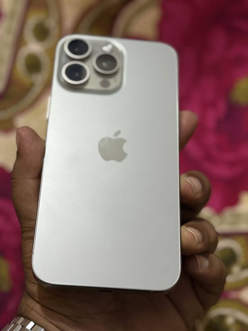 Apple iPhone 16 Pro Max 2