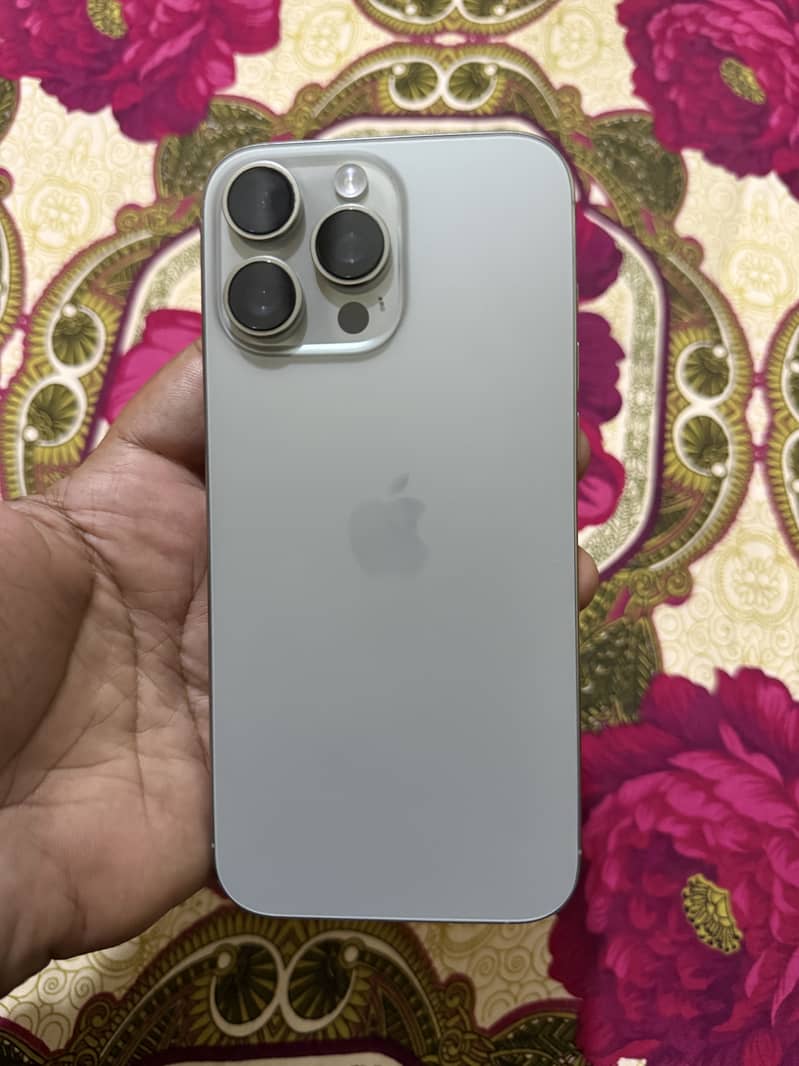 Apple iPhone 16 Pro Max 3