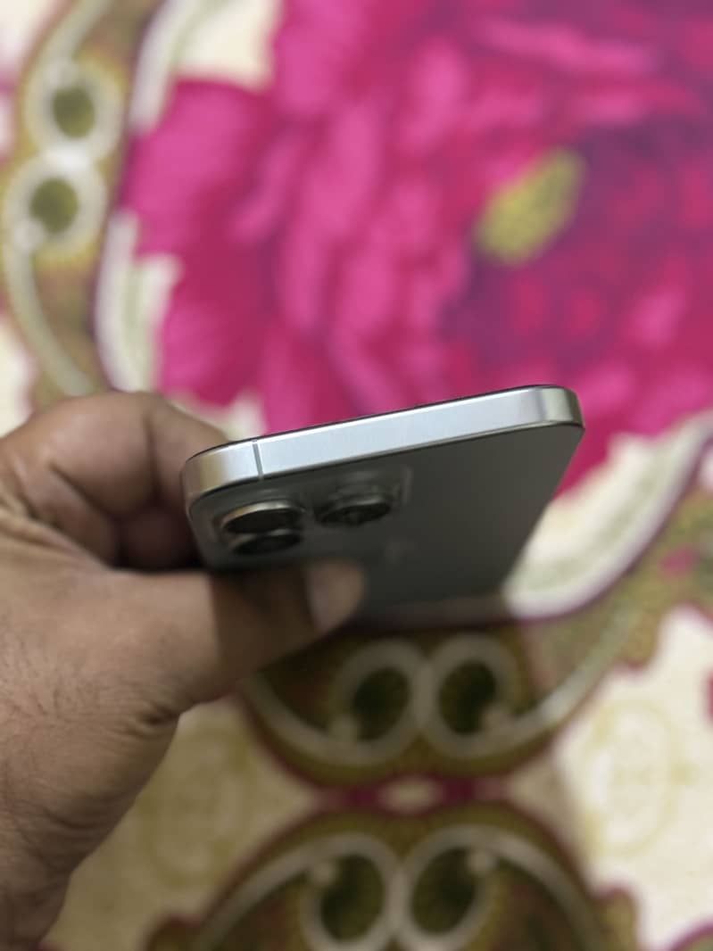 Apple iPhone 16 Pro Max 5