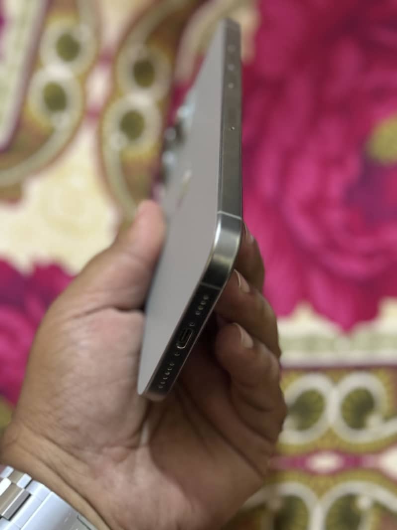 Apple iPhone 16 Pro Max 7