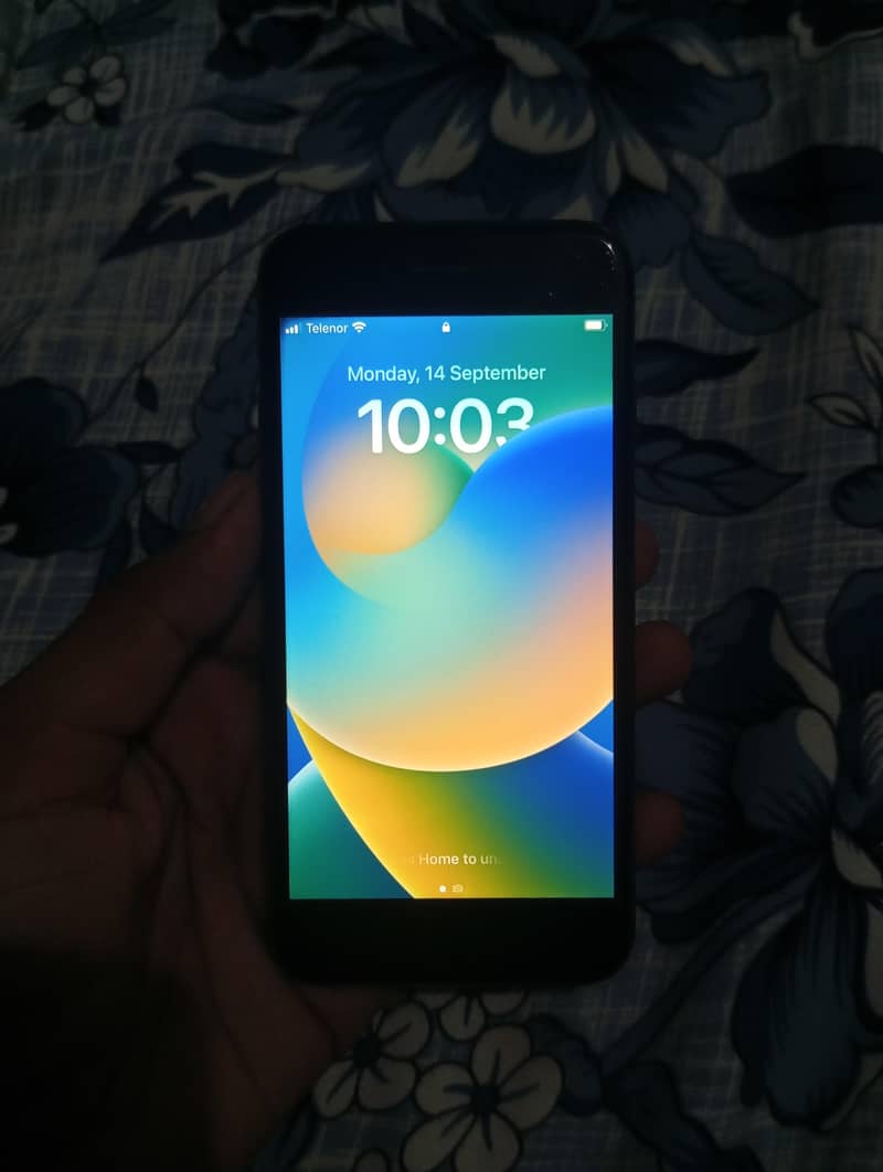 Apple iPhone 8 0