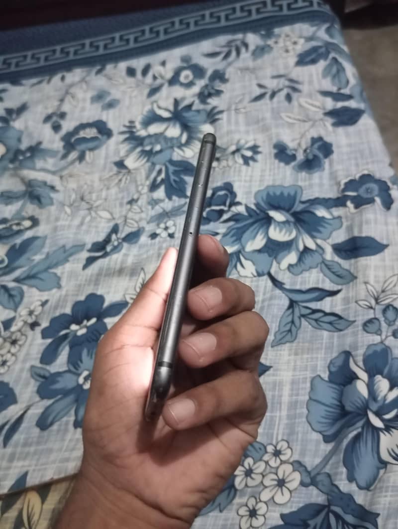 Apple iPhone 8 3