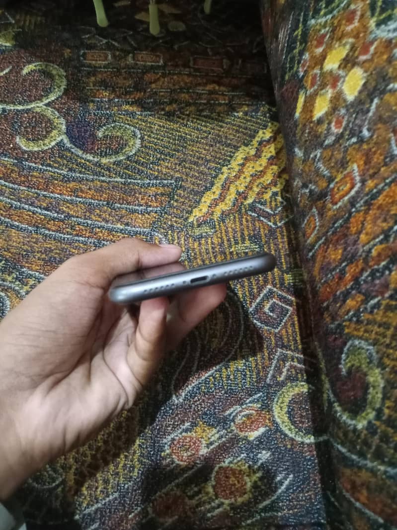 Apple iPhone 11 6